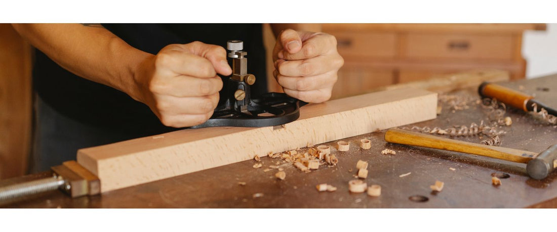 Lampade in legno da terra: eleganza naturale e design Made in Italy