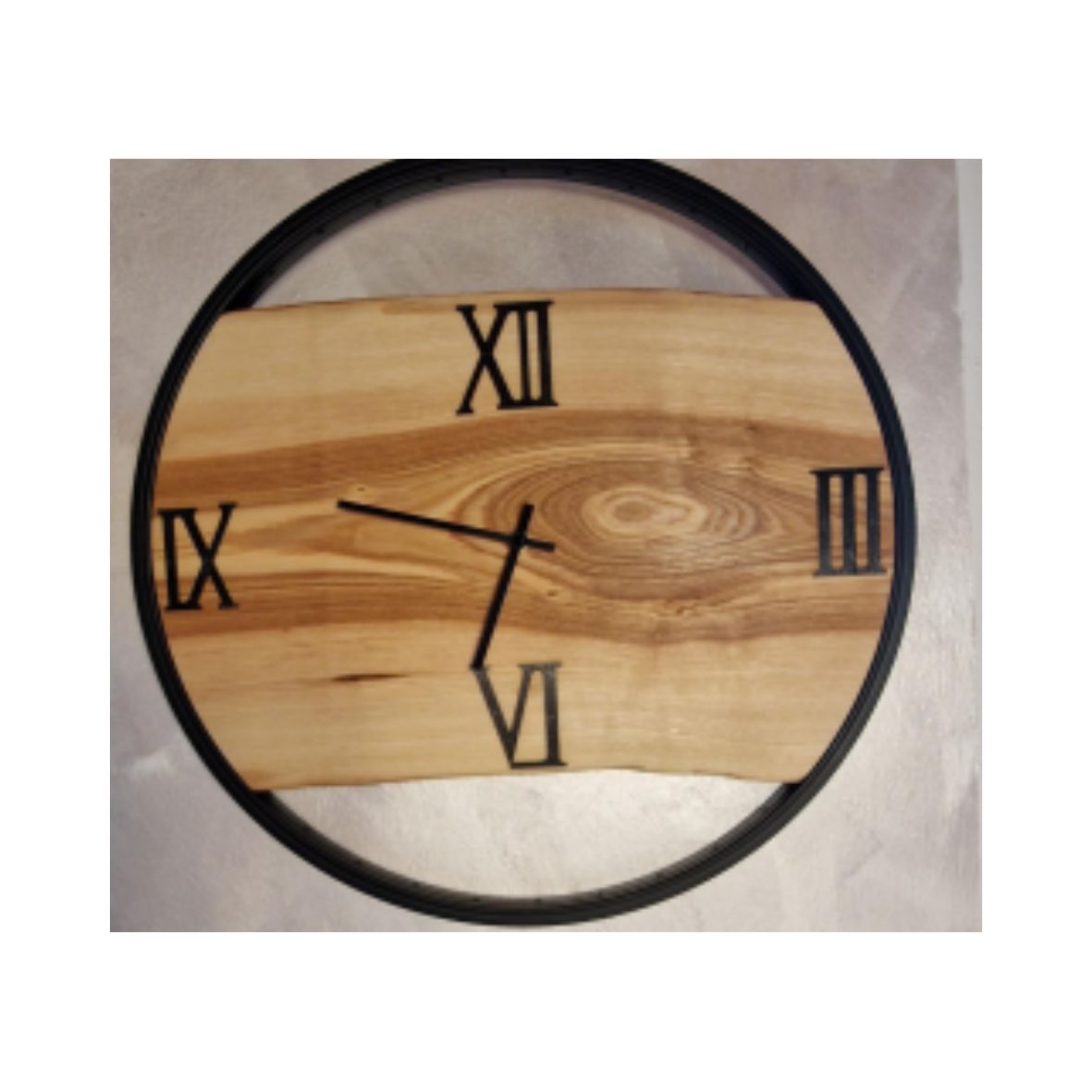 Horloge murale en aluminium et frêne - diamètre 52 cm - Certificat d'unicité