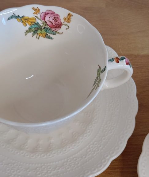 Tasses à thé Jewel Heath de Spode : l'excellence de la porcelaine anglaise