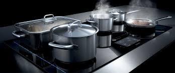 set di pentole su piano induzione
