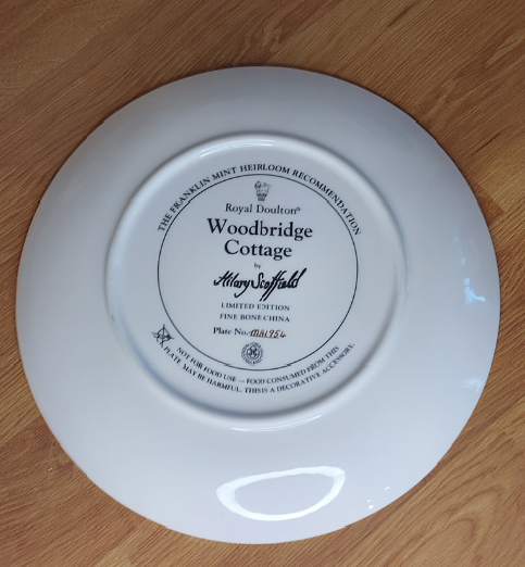 Assiette décorée à la main Royal Doulton 