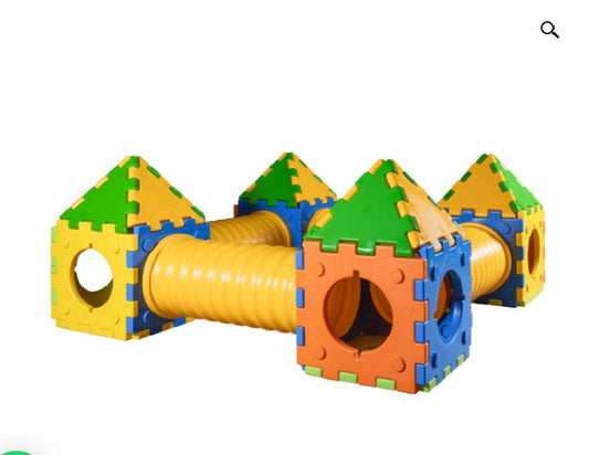 Castello a gioco modulare componibile con 4 casette e 4 tunnel.
